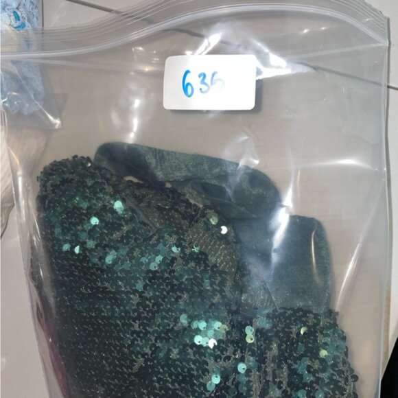 Elegant Green Sequin Wrap Dress - Picture 8 of 8